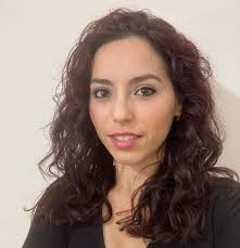 María R